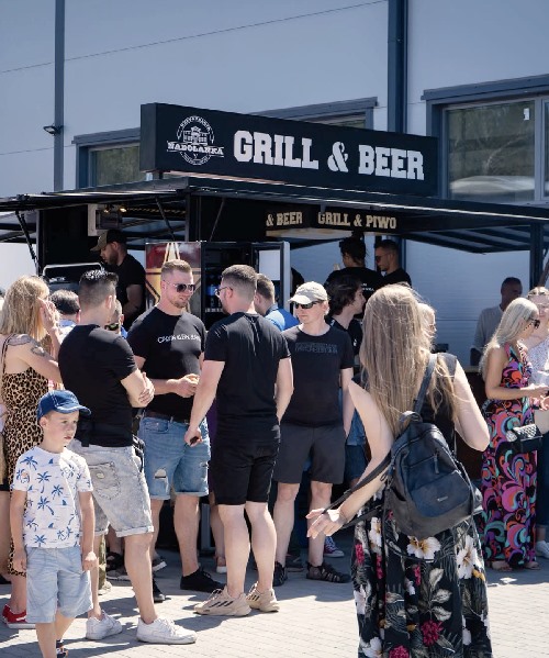 przyczepa cateringowa na evencie